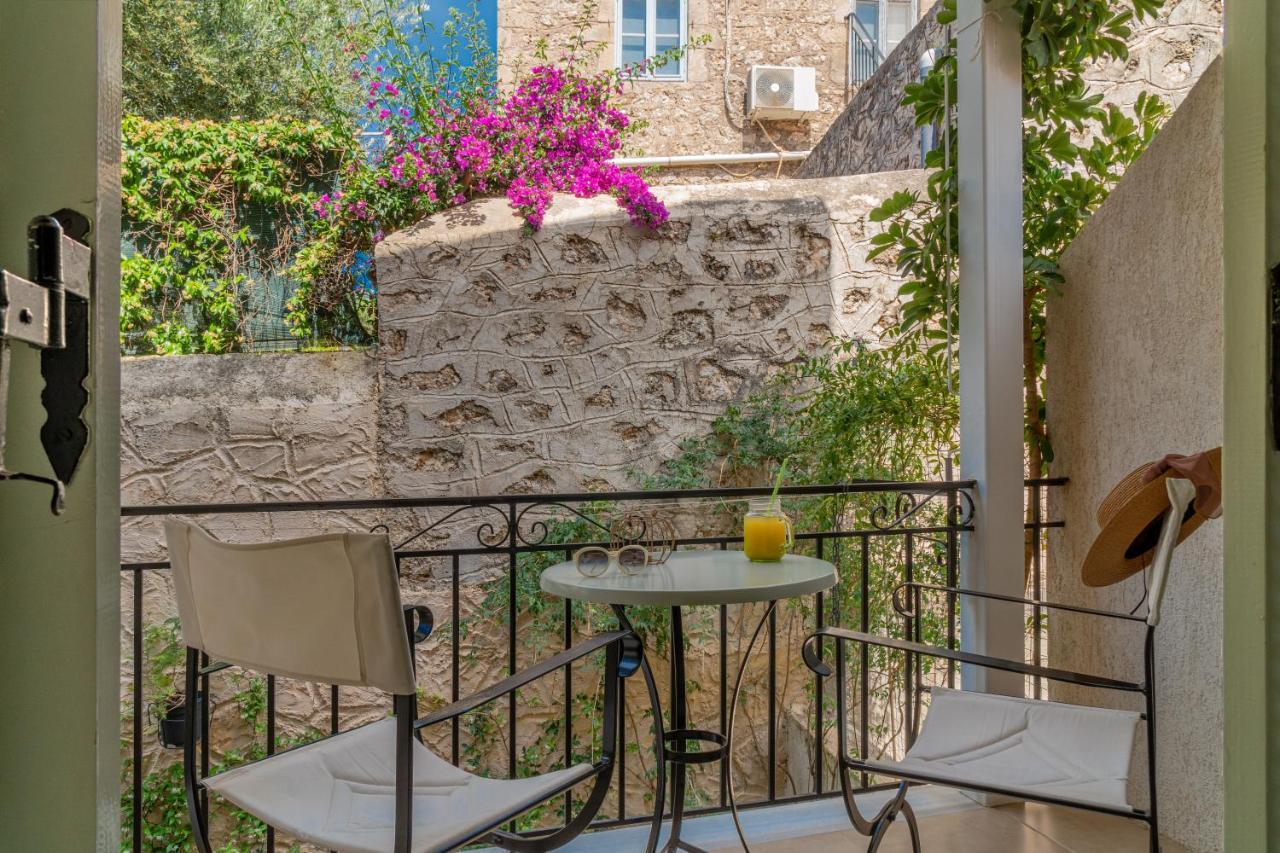 Guest house Arolithos